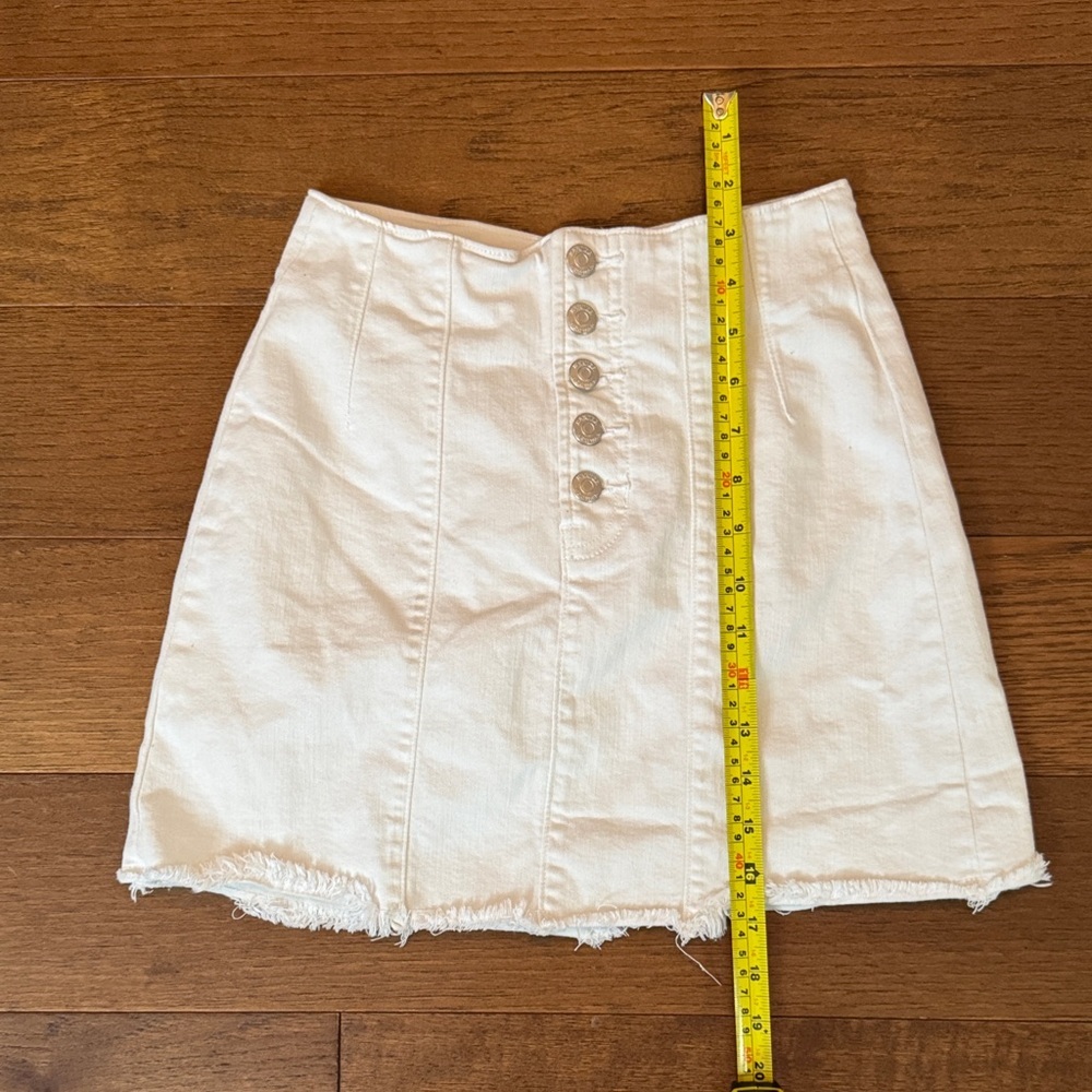 White Button-Front Denim Mini Skirt with Frayed Hem - Picture 3 of 5